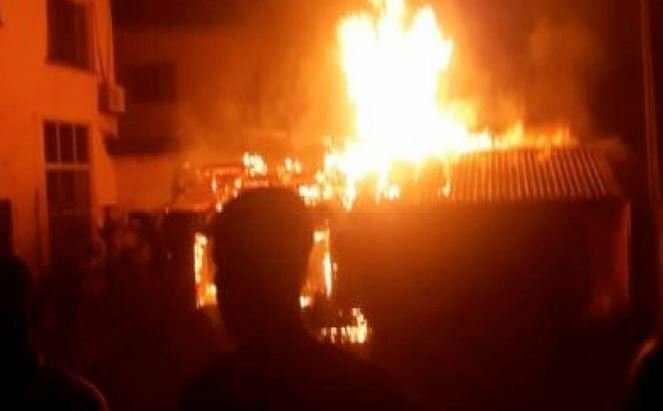 BREAKING: Fire Breaks Out In Lagos Apartment (VIDEO)