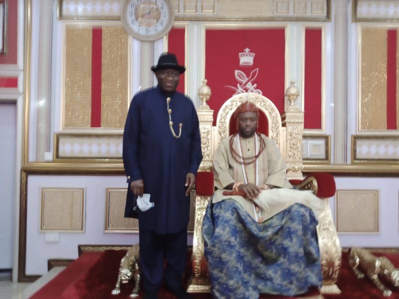 Ex-President Goodluck Jonathan pays homage to Olu of Warri, Ogiame Atuwatse III 