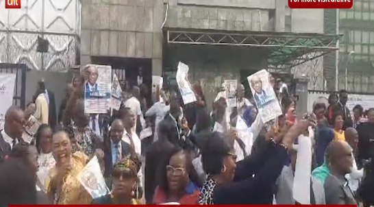 BREAKING: Drama As Staff Of Top FG Agency Celebrate After Tinubu Sacked Their Boss (VIDEO)