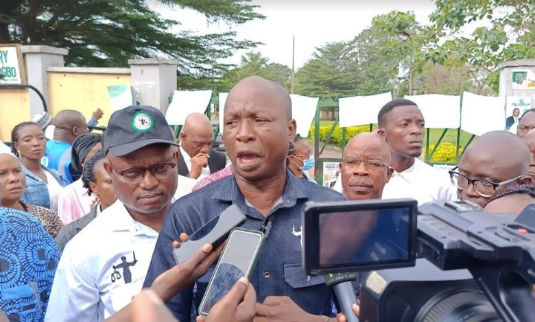 BREAKING: Tension As Angry Judiciary Workers Storm Osun CJ's Office (PHOTOS)