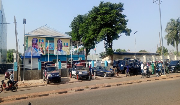 BREAKING: Tension As Policemen Storms Venue, Stop APC Leaders' Meeting