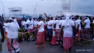 BREAKING: Angry Rivers Youths Storm Oil Services Companies, Shutdown Operations (PHOTOS)